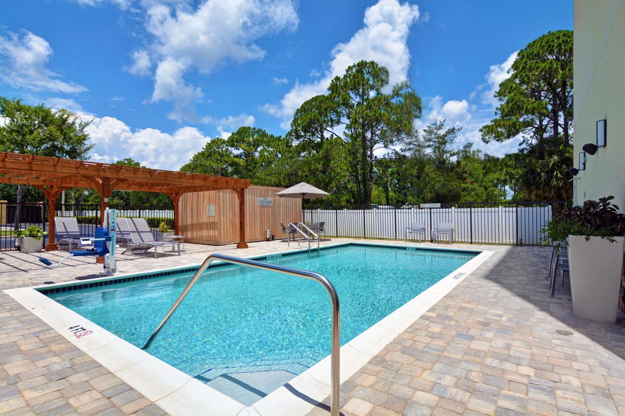 Towneplace Suites By Marriott Jacksonville East Exterior photo